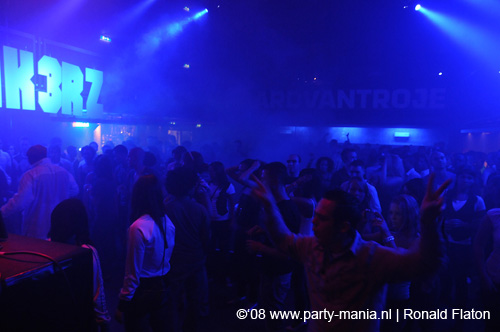 081102_033_sneakerz_partymania