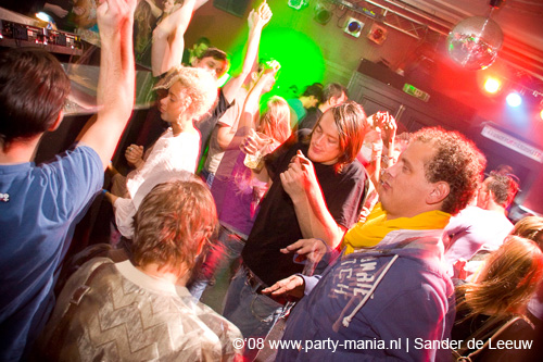 081122_050_onefour_partymania