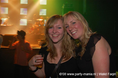 081210_067_right_now_partymania