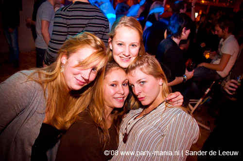 081213_046_onefour_partymania