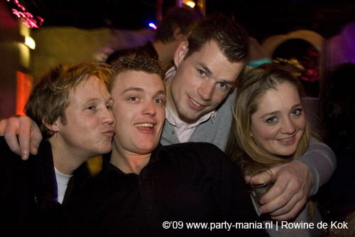 090110_093_westwood_partymania