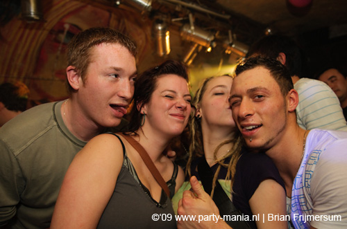 090124_065_benjeminimal_partymania