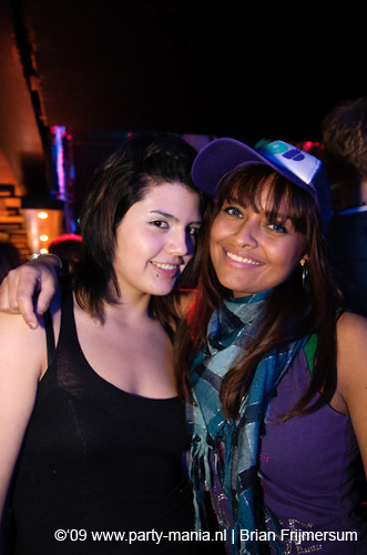 090214_103_los_partymania