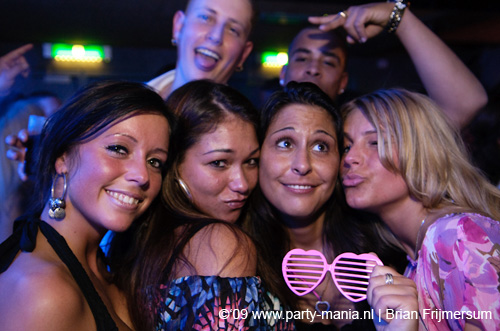 090214_108_los_partymania