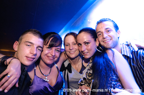 090214_116_los_partymania