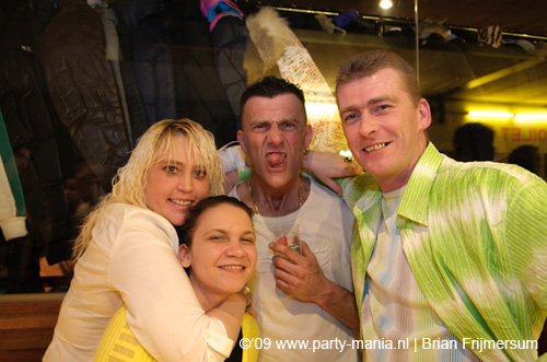 090214_121_los_partymania