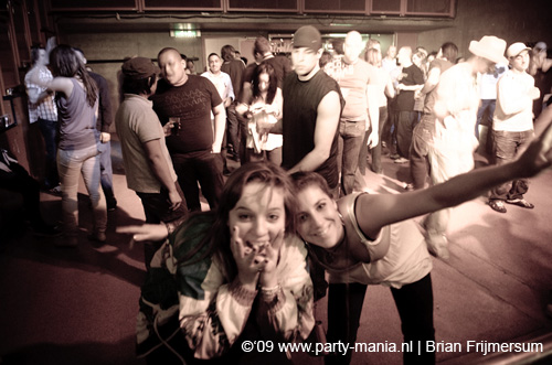 090214_151_los_partymania