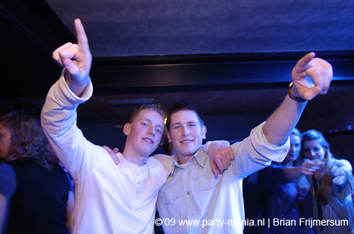 090214_168_los_partymania