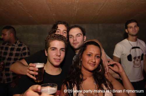 090214_180_los_partymania