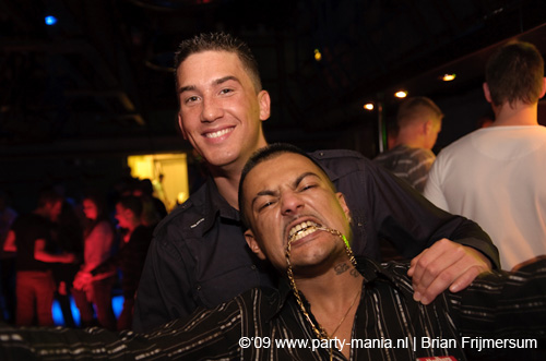 090214_185_los_partymania