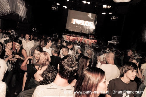 090214_211_los_partymania