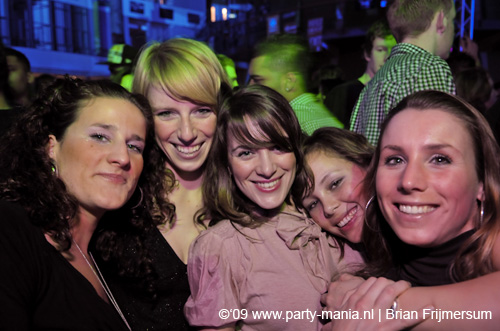 090220_101_connected_partymania