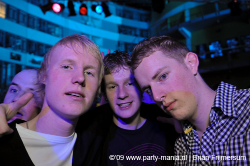 090220_103_connected_partymania