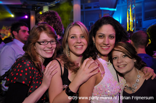 090220_106_connected_partymania