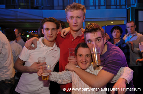 090220_108_connected_partymania