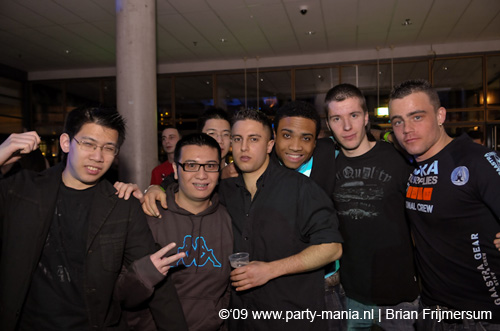 090220_111_connected_partymania