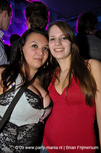 090220_130_connected_partymania