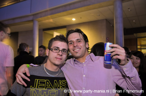 090220_152_connected_partymania