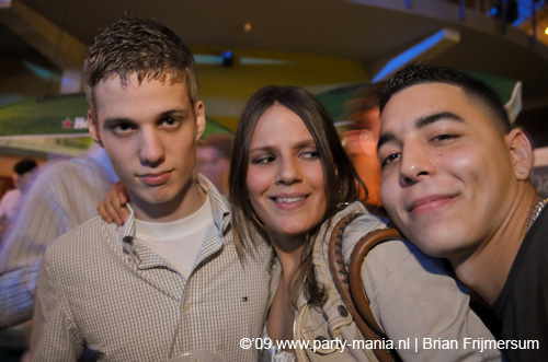 090220_153_connected_partymania