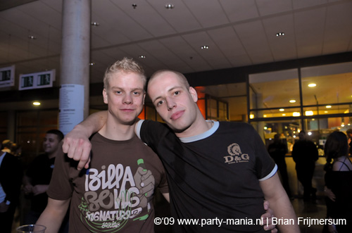 090220_162_connected_partymania