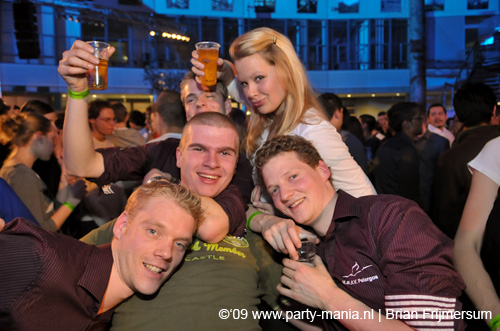 090220_171_connected_partymania