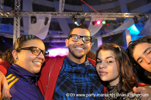 090220_174_connected_partymania