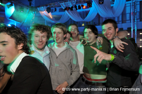 090220_177_connected_partymania