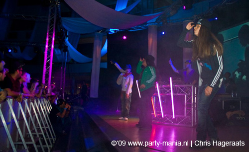 090220_077_connected_partymania