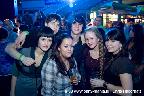 090220_111_connected_partymania