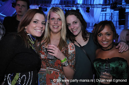 090220_155_connected_partymania