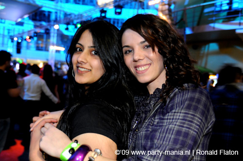 090220_096_connected_partymania