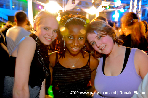 090220_102_connected_partymania