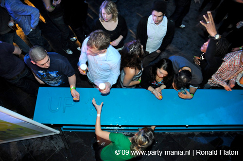 090220_105_connected_partymania