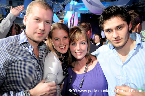 090220_132_connected_partymania