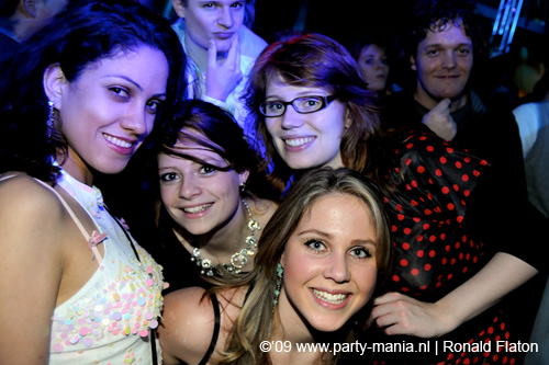 090220_135_connected_partymania