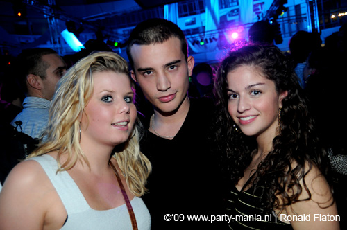 090220_153_connected_partymania