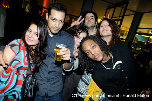 090220_156_connected_partymania