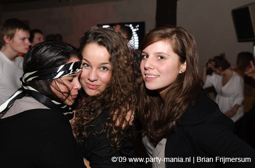 090221_093_gestoord_partymania