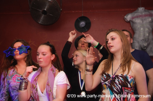 090221_100_gestoord_partymania