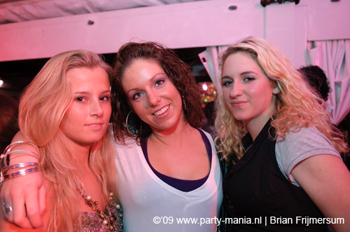 090404_131_los_partymania