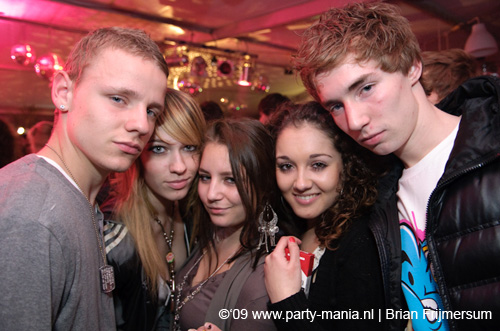 090404_150_los_partymania