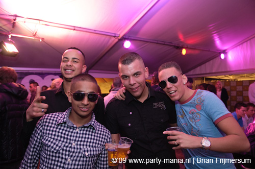 090404_190_los_partymania