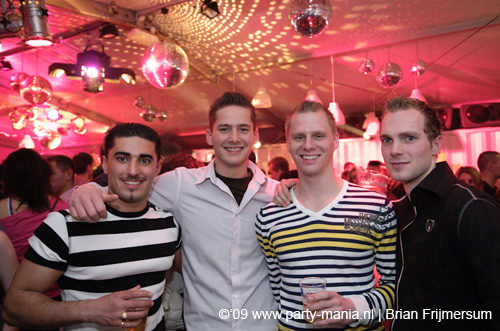 090404_201_los_partymania