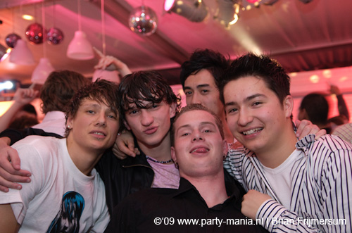 090404_226_los_partymania