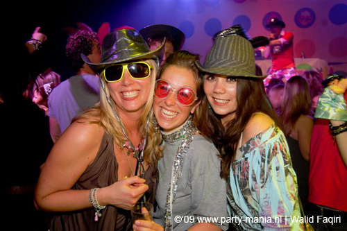 090410_065_glitterclub_partymania