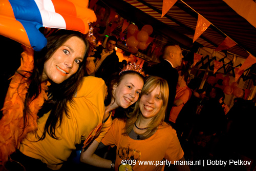 090429_095_koninginnenach_partymania