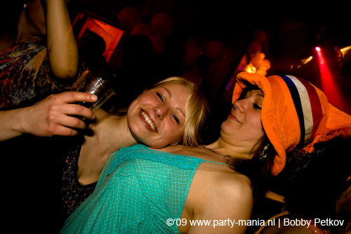 090429_153_koninginnenach_partymania