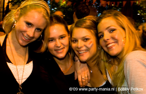 090429_159_koninginnenach_partymania