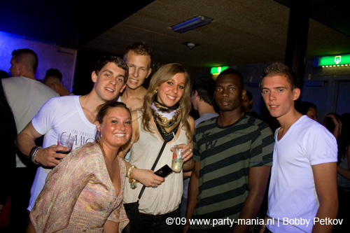 090521_100_franchise_partymania