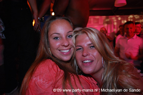 090613_152_ex_porn_star_partymania